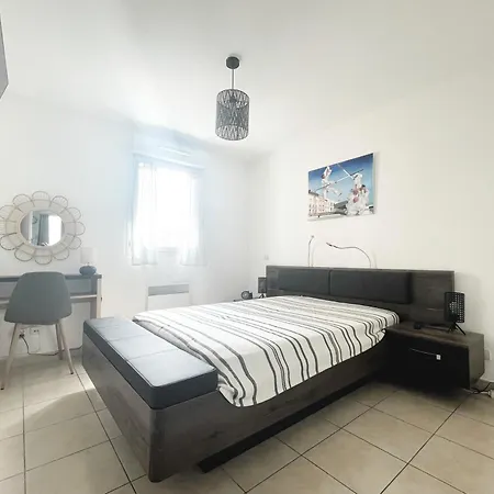 Appartement Joli T2 Climatise Proche Centre Avec Parking Prive Et Loggia - *