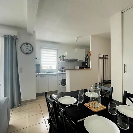 Joli T2 Climatisé Proche Centre Avec Parking Privé Et Loggia - - Fr-1-338-544 *