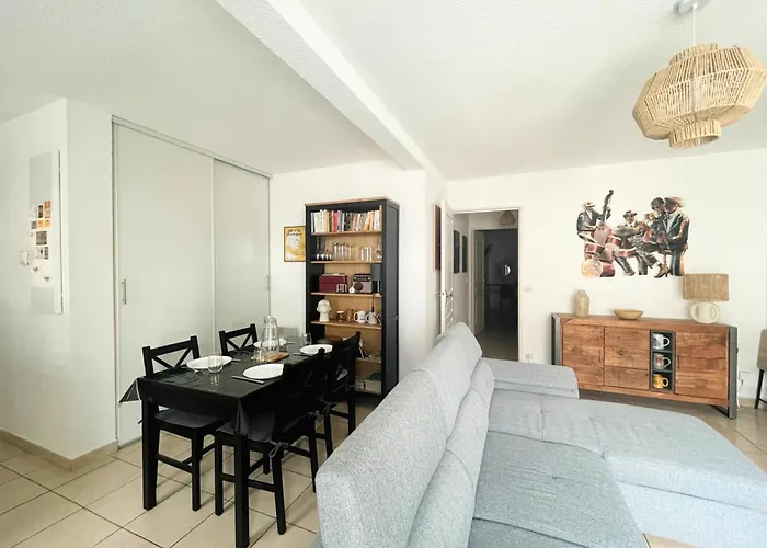 Joli T2 Climatise Proche Centre Avec Parking Prive Et Loggia - - Fr-1-338-544 Sète